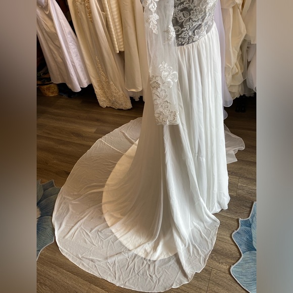 NWT Merry’s Wedding Dress - Picture 5 of 8